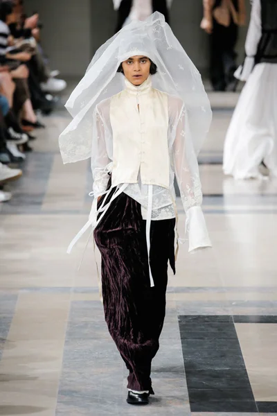Look 14